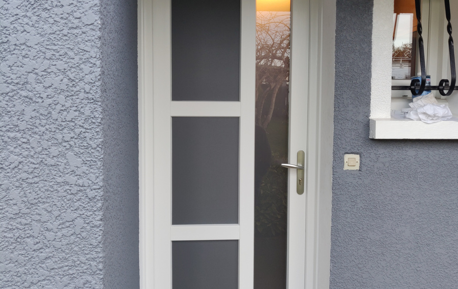 Notre gamme de portes d'entrée en PVC CLASSIQUE et PVC CONTEMPORAINE à Chantilly